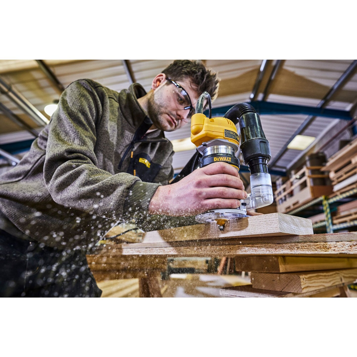 DEWALT D26200-QS Elettrofresatrice compatta a base fissa 900W