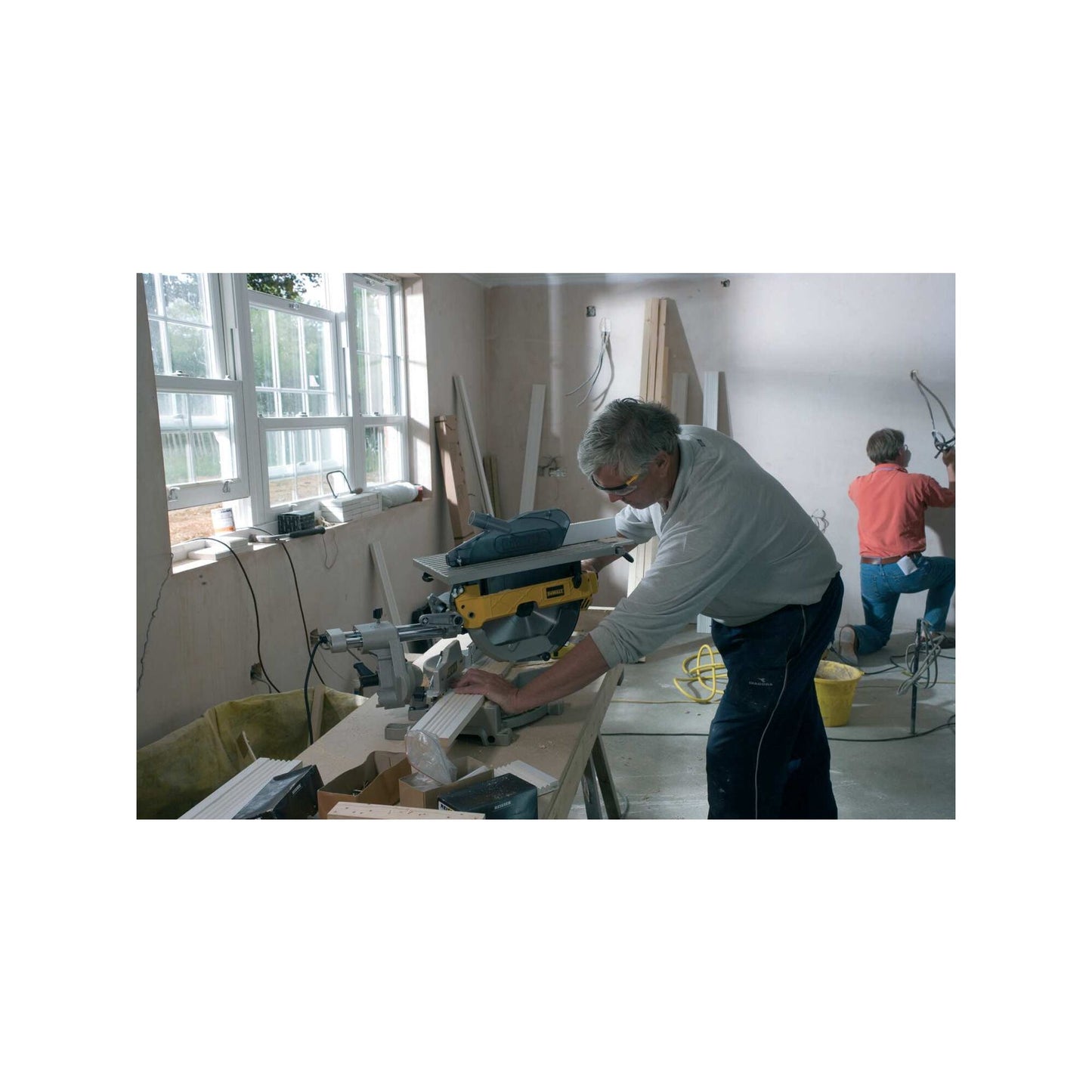 DEWALT D27111-QS Troncatrice pianetto 305mm 1500W