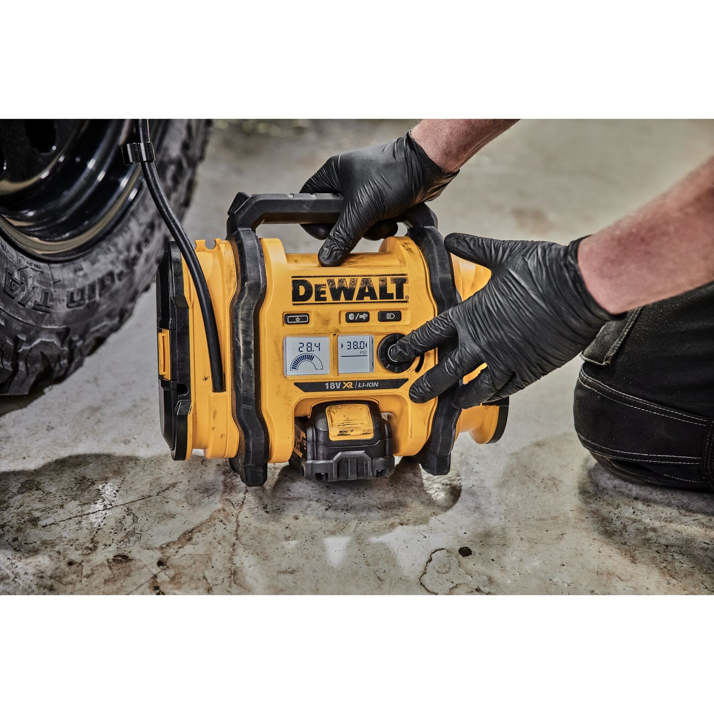 DEWALT DCC018N-XJ 18V XR Inflator - Bare Unit