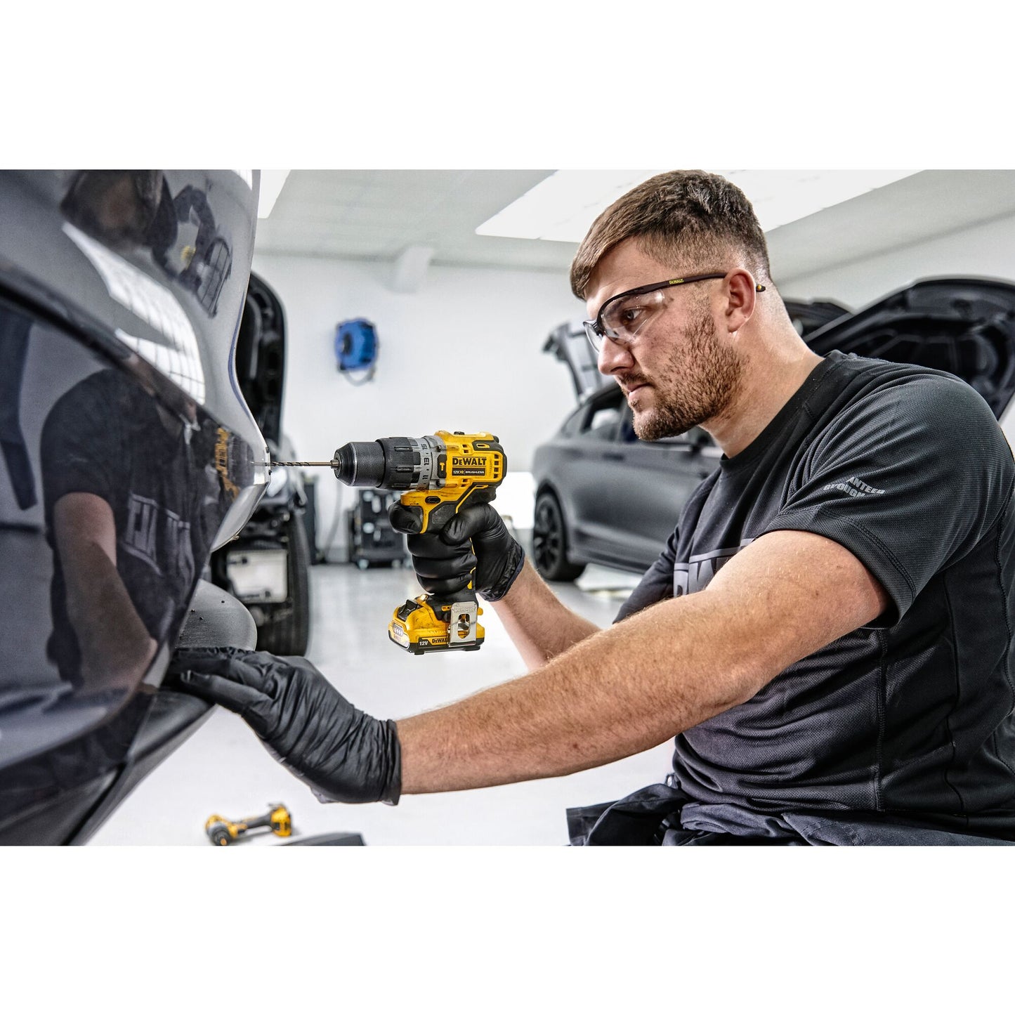 DEWALT DCD706D2-QW 12 Volt Akku-Schlagbohrschrauber mit 2 Akkus 12V 2,0Ah