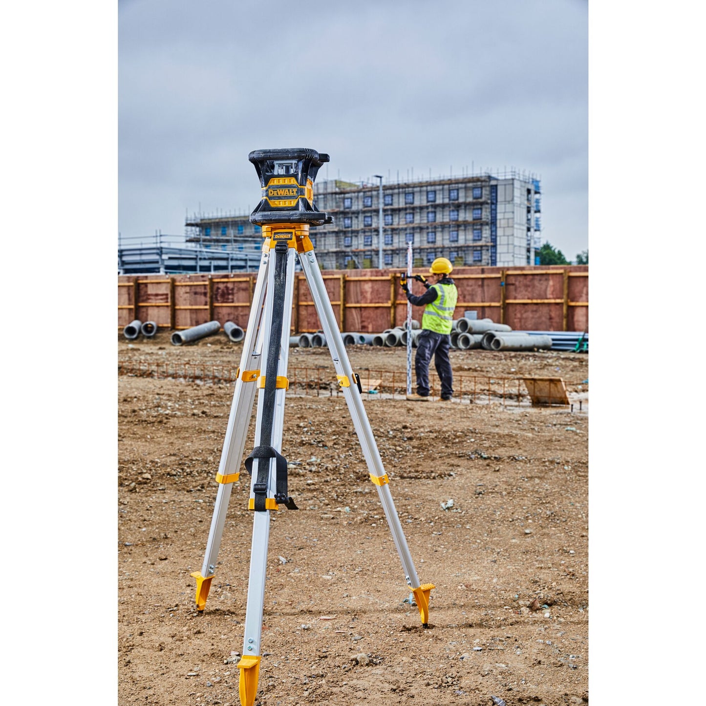 DEWALT DCE080D1RS-QW 18V XR Tool Connect Red Rotary Laser with 1 x 2Ah Lithium Ion Battery