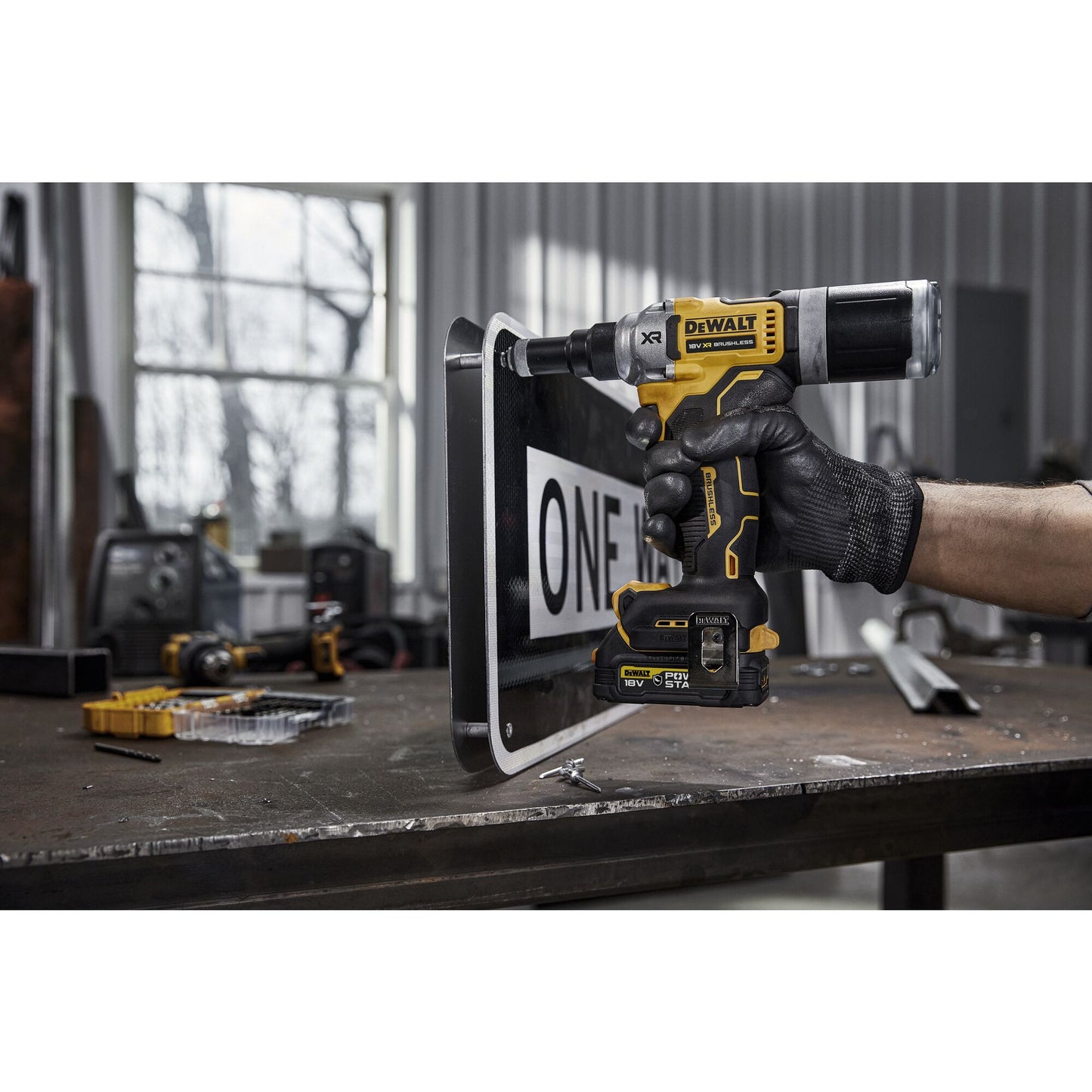 DEWALT DCF414E2GT-QW Rivettatrice 6.4mm con 2 batterie XR 18V Powerstack serie G