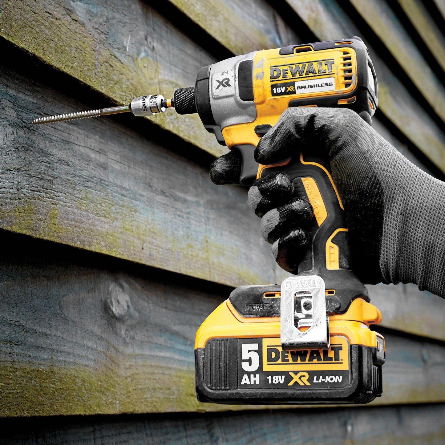 DEWALT DCF887P2-QW Avvitatori ad impulsi 2 batterie 18V 5.0Ah , 1/4”