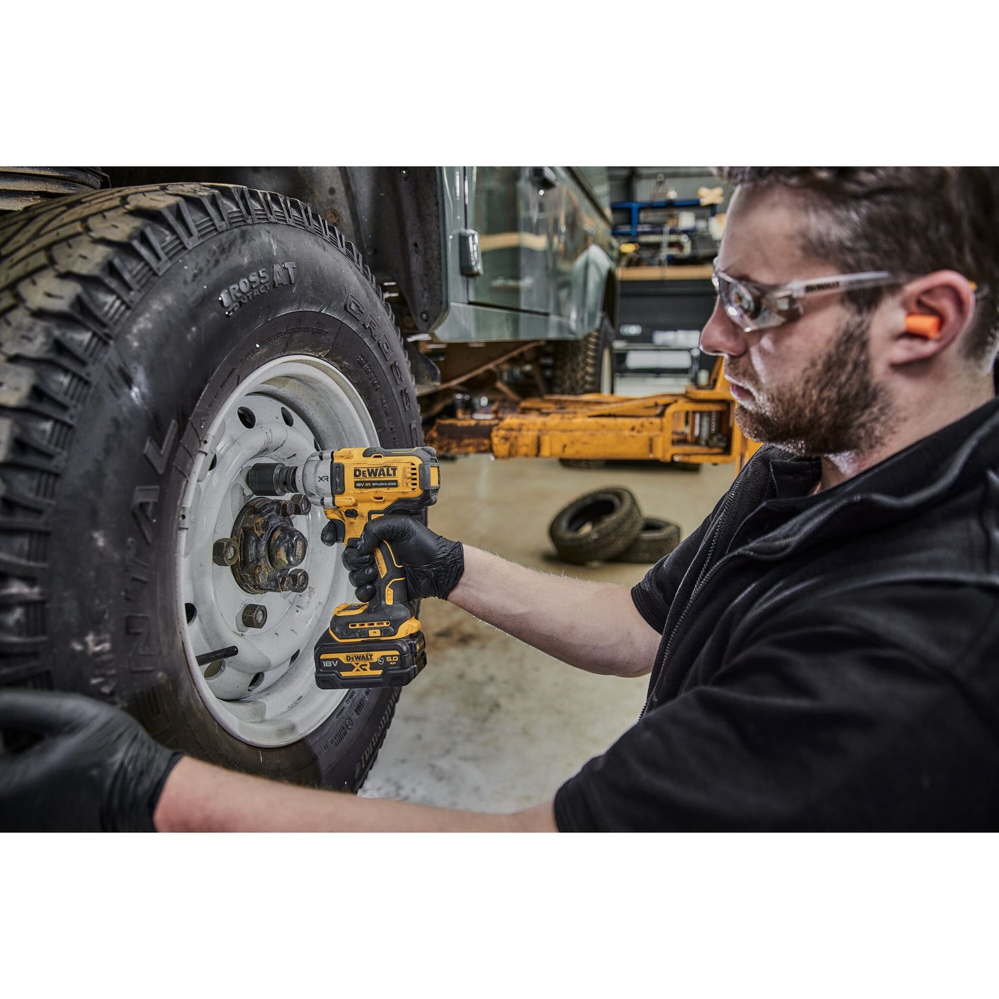 DEWALT DCF891P2G-QW 18V XR Brushless 1/2" Hog Ring Anvil Impact Wrench with 2 x 5Ah "G" Series Batteries