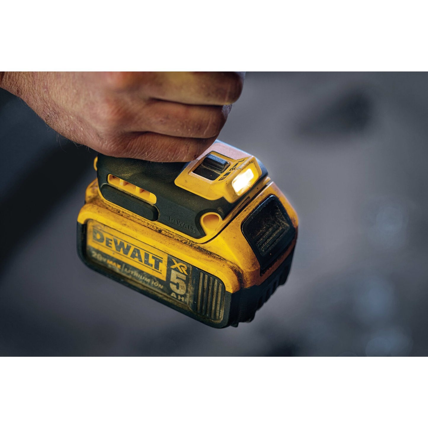 DEWALT DCF899P2-QW Avvitatori ad impulsi alta potenza attacco 1/2” 18v 5.0Ah