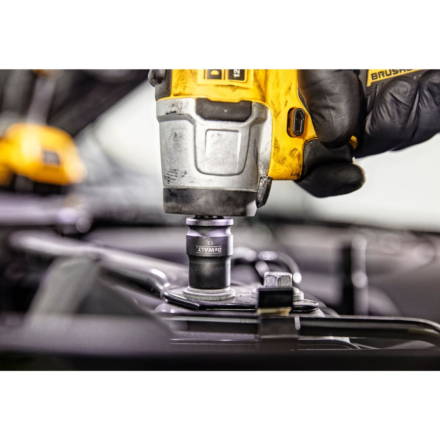 DEWALT DCF902D2-QW Avvitatore ad impulsi compatto con 2 batterie 12V 2.0Ah attacco 3/8"