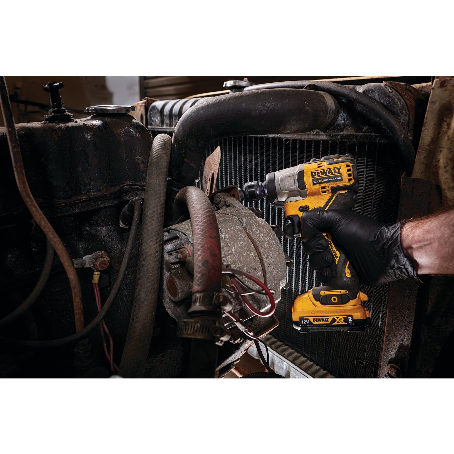 DEWALT DCF902D2-QW Avvitatore ad impulsi compatto con 2 batterie 12V 2.0Ah attacco 3/8"
