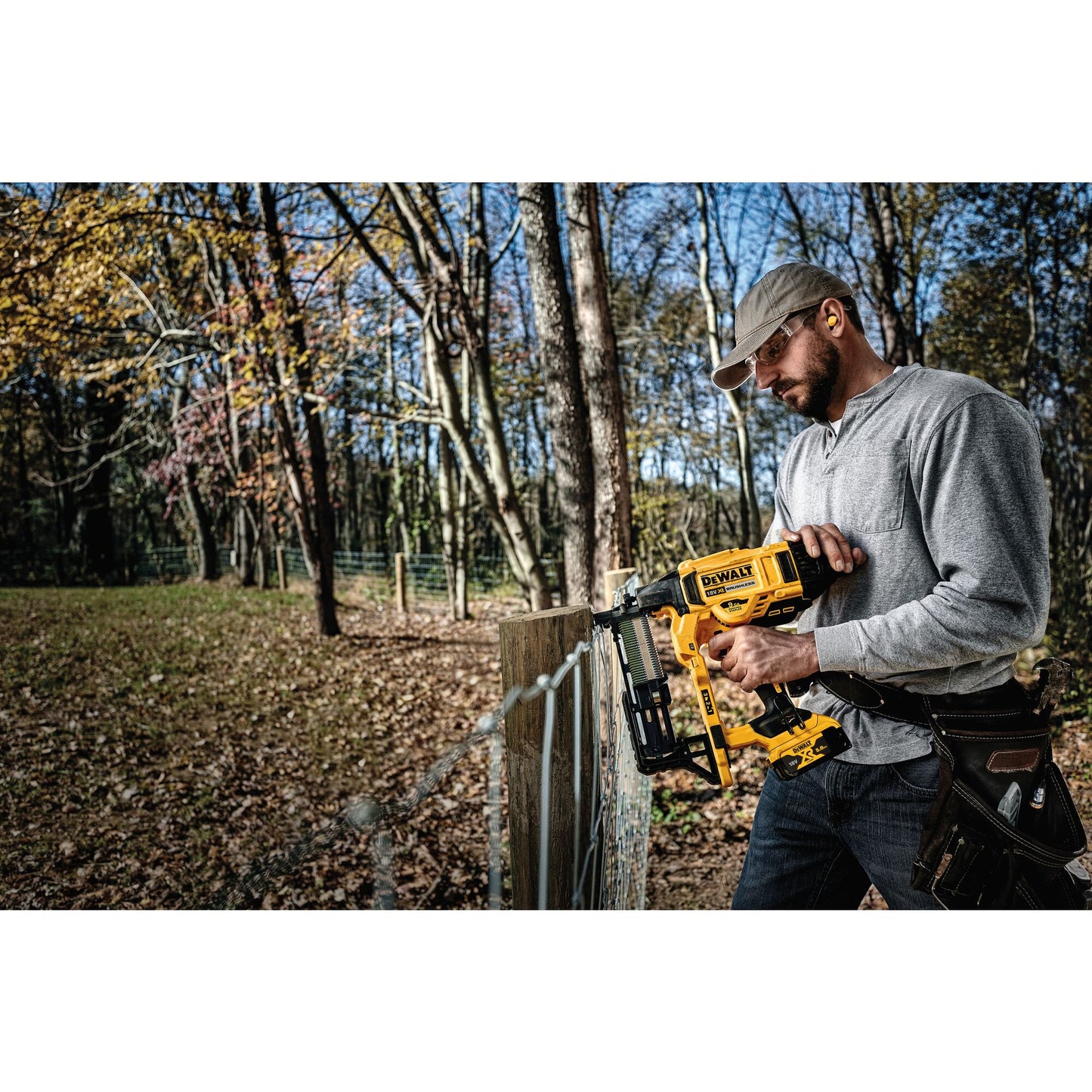 DEWALT DCFS950P2-QW Graffettatrice per cambrette per recinzioni con 2 batterie XR 18V 5.0Ah