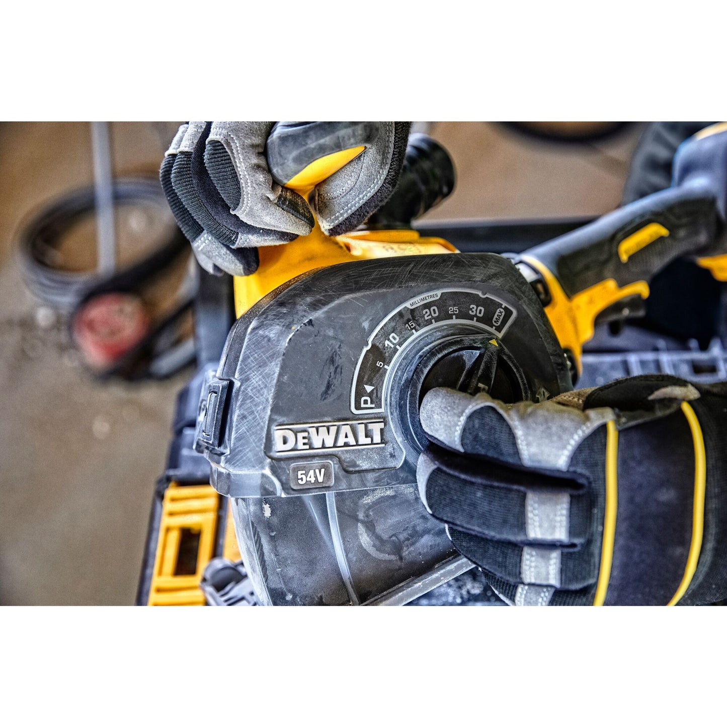 DEWALT DCG200T2-QW Scanalatrice con 2 batterie XR Flexvolt 54V 6.0Ah