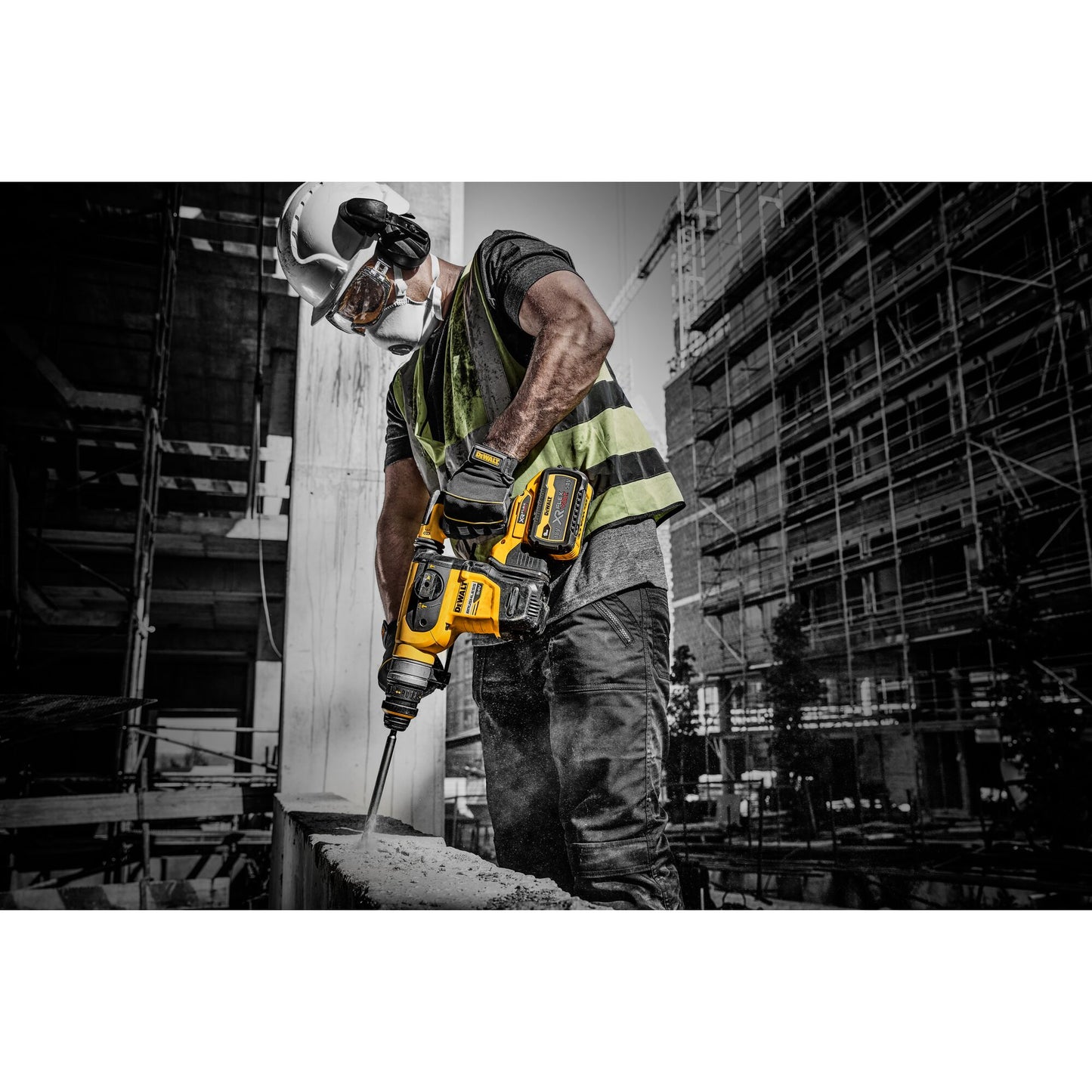 DEWALT DCH417X2-QW 18/54V XR 32mm SDS-Plus Rotary Hammer with 2 x 9Ah Flexvolt Batteries