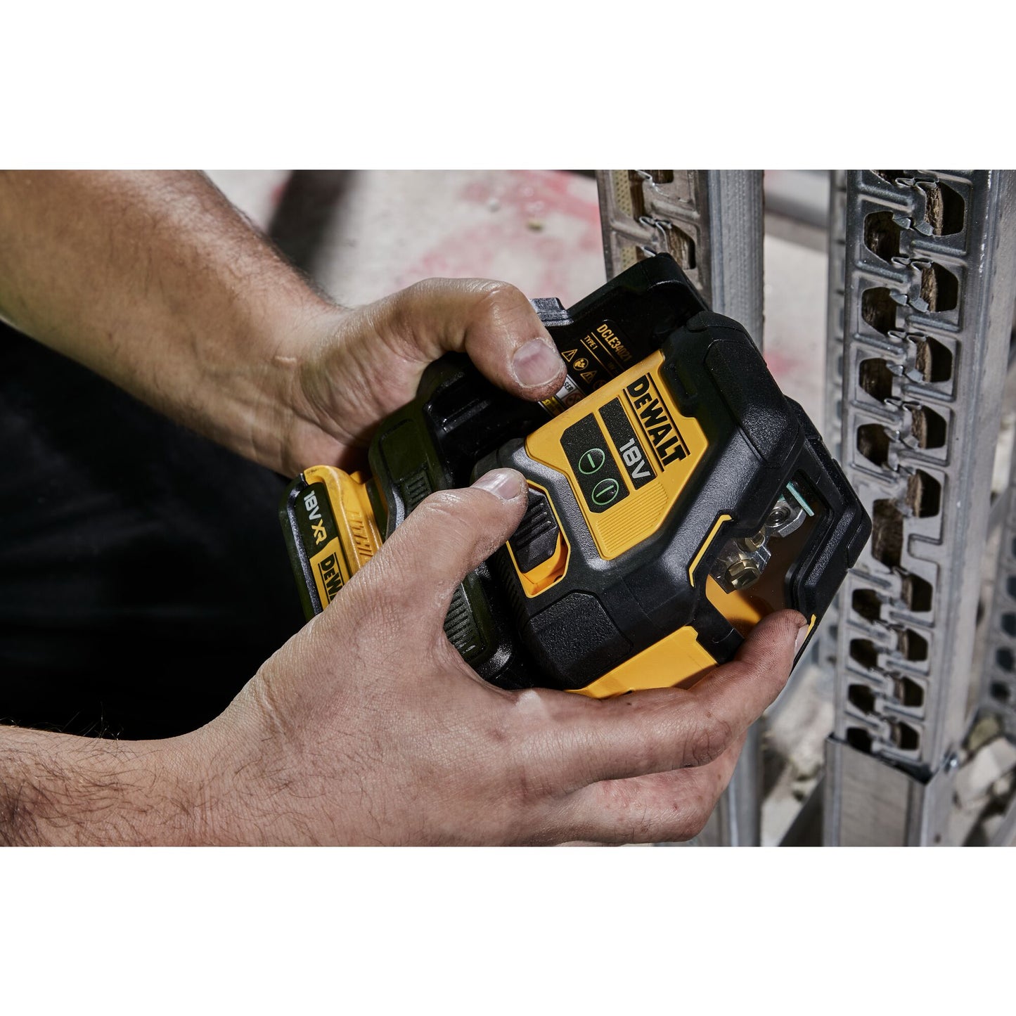DEWALT DCLE34021D1-QW 18V Green Cross Line Laser with 1 x 2.0Ah Lithium Ion battery