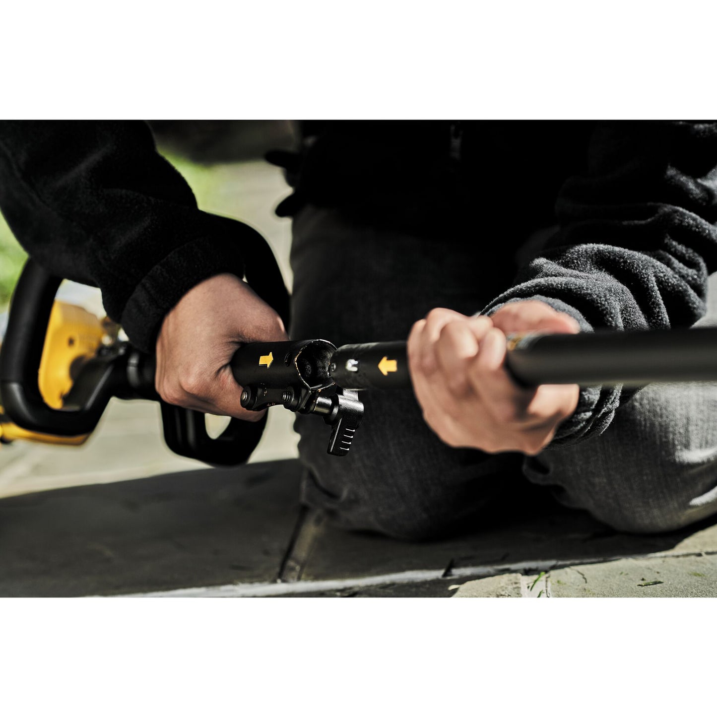 DEWALT DCMAS5713X1-QW 18/54V XR Split Boom with String Trimmer Attachment with 1 x 9Ah Flexvolt Battery