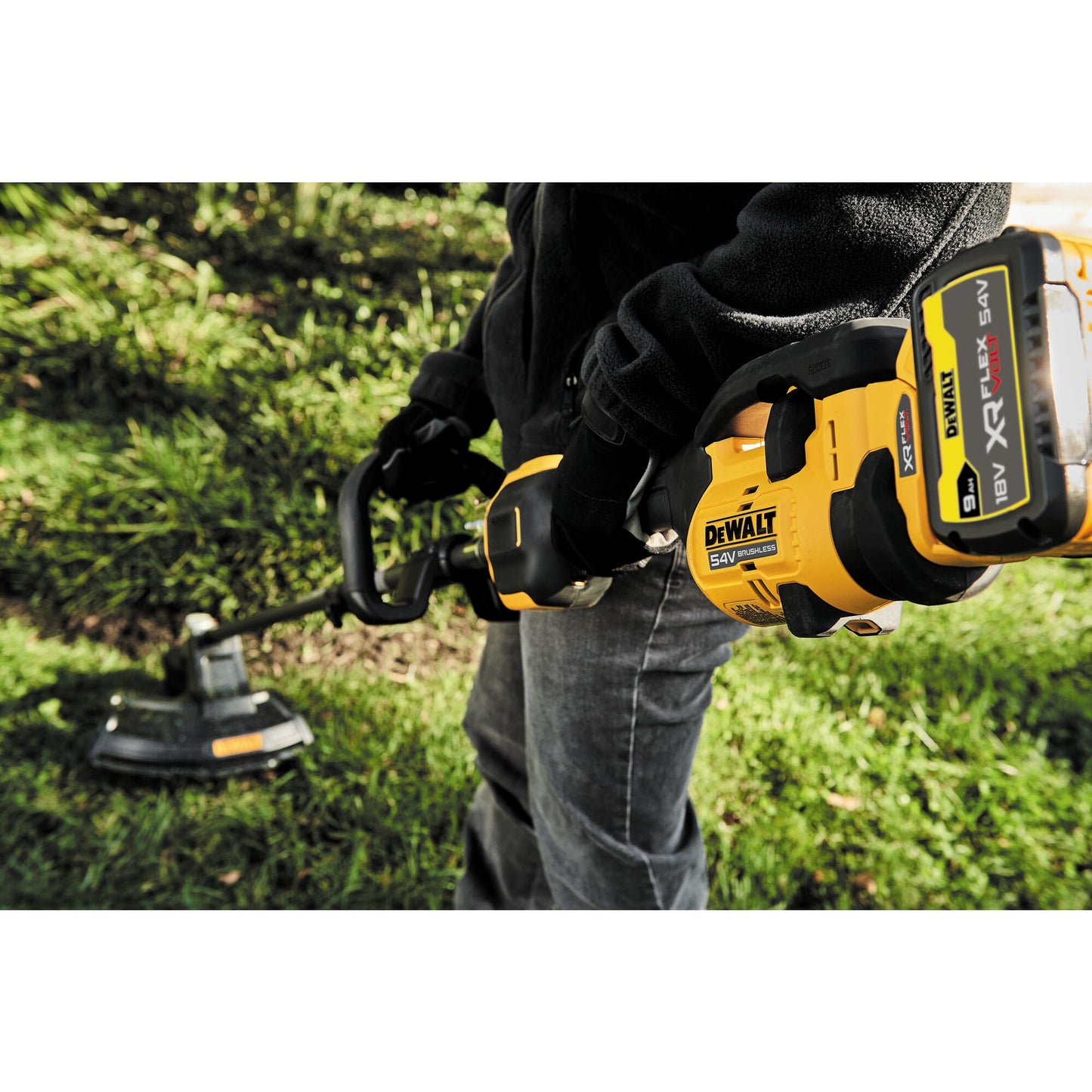 DEWALT DCMAS5713X1-QW 18/54V XR Split Boom with String Trimmer Attachment with 1 x 9Ah Flexvolt Battery