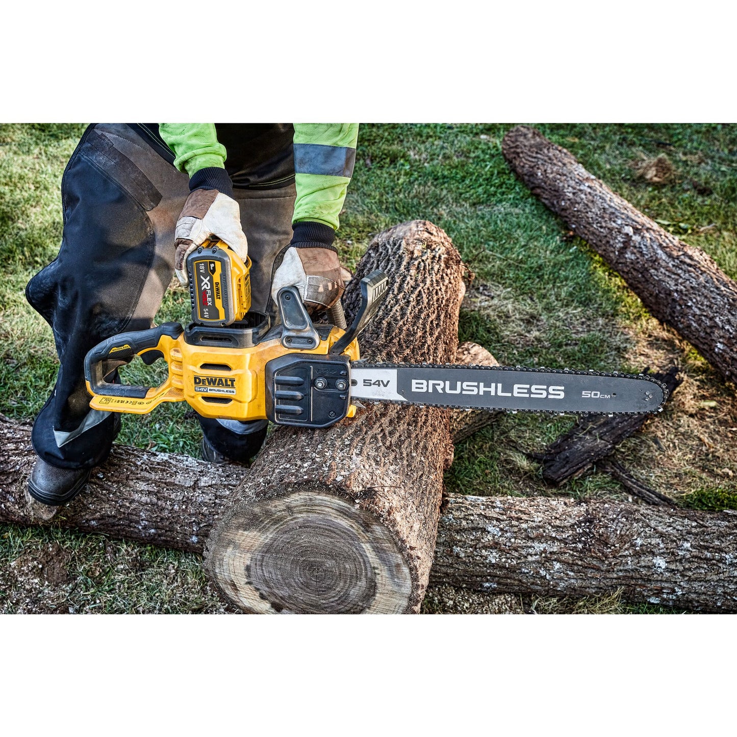DEWALT DCMCS575X1-QW 18/54V XR 50CM High Powered Chainsaw with 1 x 9Ah Flexvolt Lithium Ion Battery