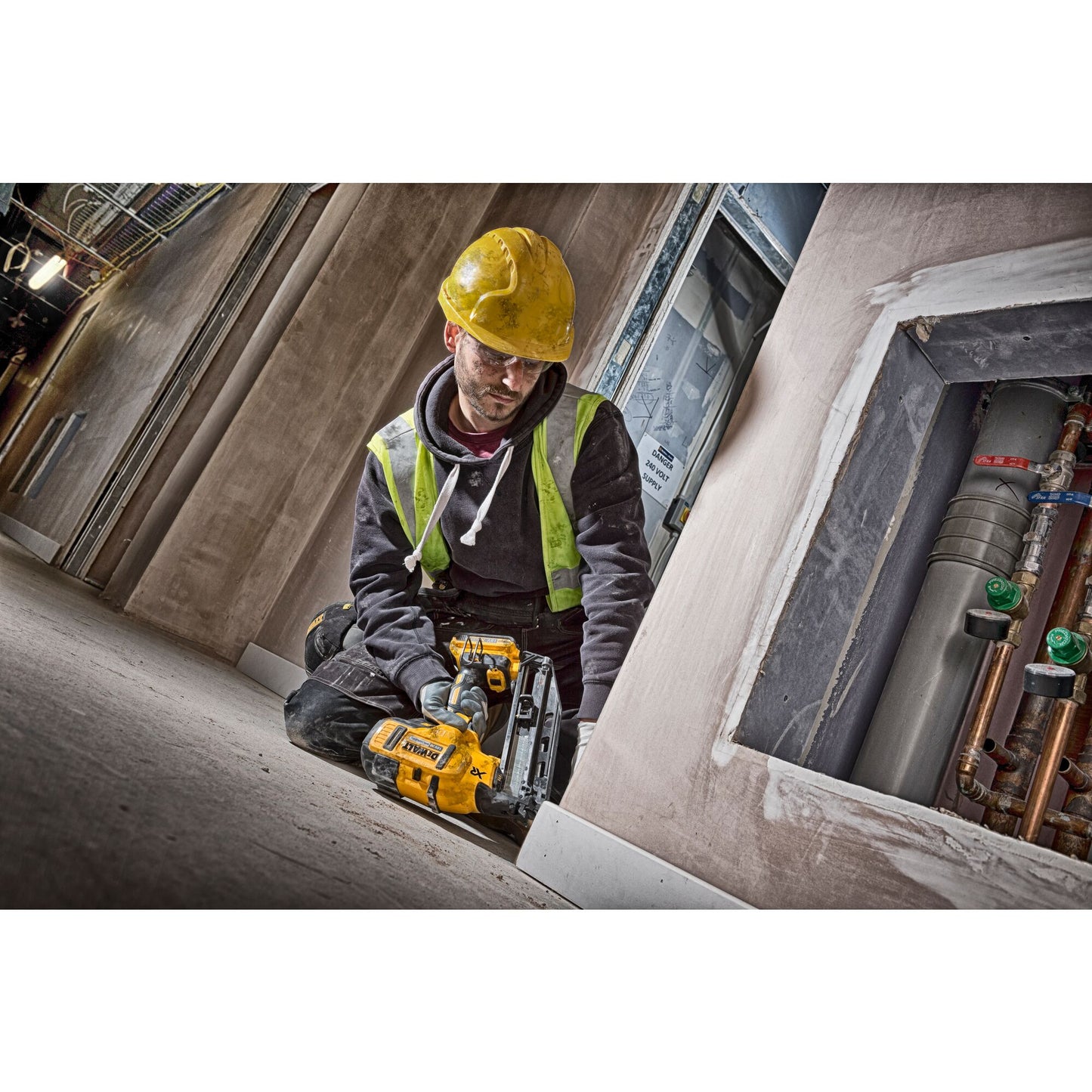DEWALT DCK2046P2-QW Kit brushless composto da Chiodatrice 90mm DCN692 + Chiodatrice 63mm DCN660 + 2 batterie XR 18V 5.0Ah
