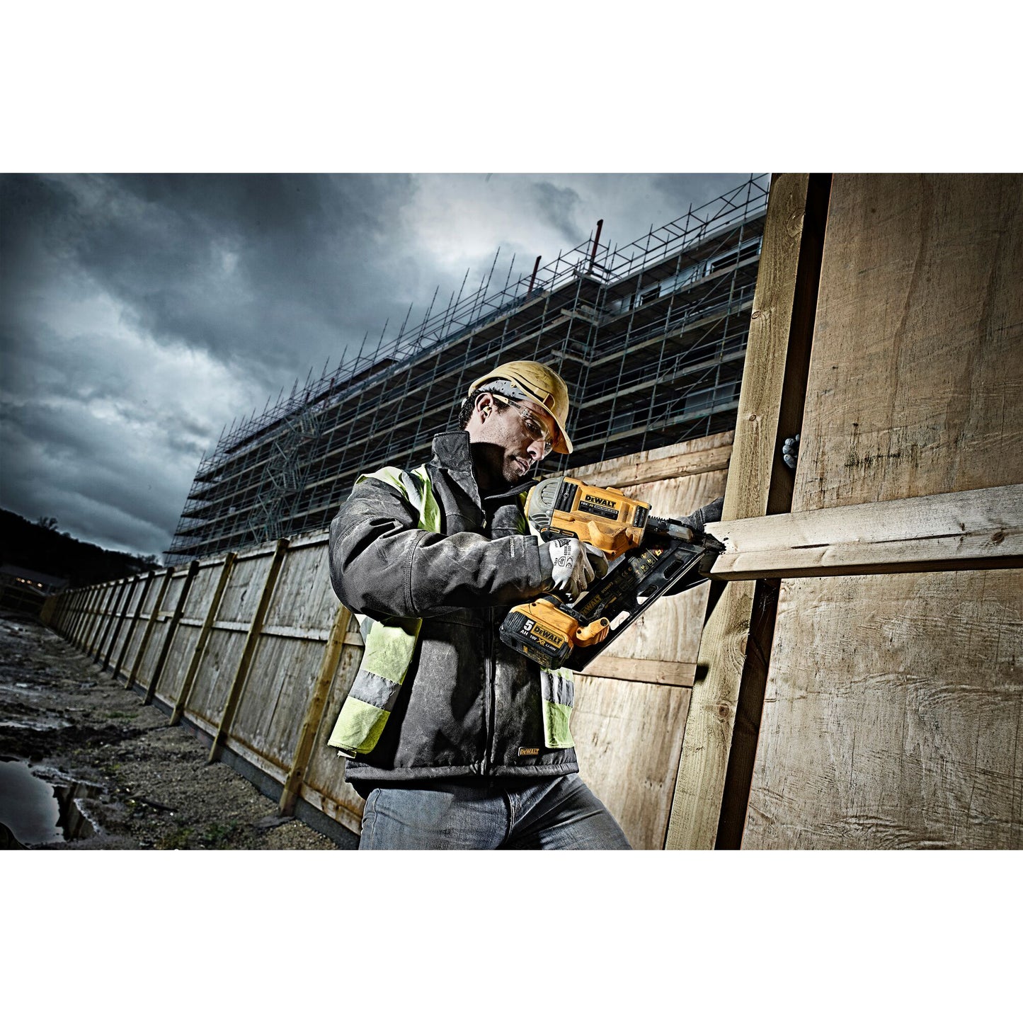 DEWALT DCK2046P2-QW Kit brushless composto da Chiodatrice 90mm DCN692 + Chiodatrice 63mm DCN660 + 2 batterie XR 18V 5.0Ah