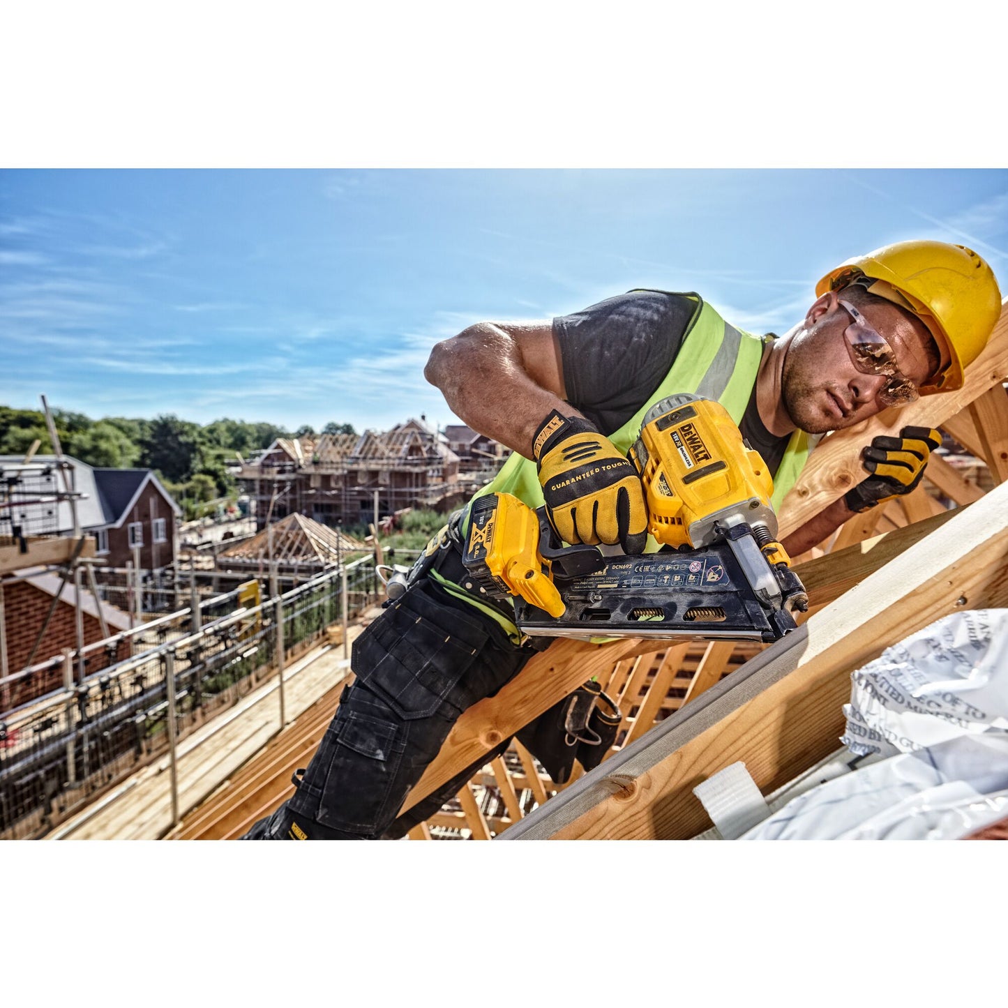 DEWALT DCK2046P2-QW Kit brushless composto da Chiodatrice 90mm DCN692 + Chiodatrice 63mm DCN660 + 2 batterie XR 18V 5.0Ah