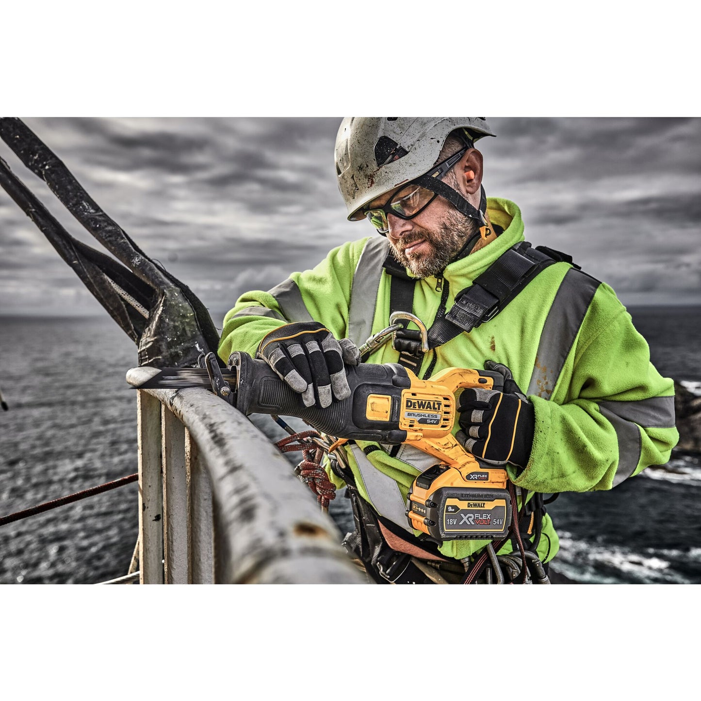 DEWALT DCS389X2-QW 18/54V XR Reciprocating Saw with 2 x 9Ah Flexvolt Lithium Ion Batteries