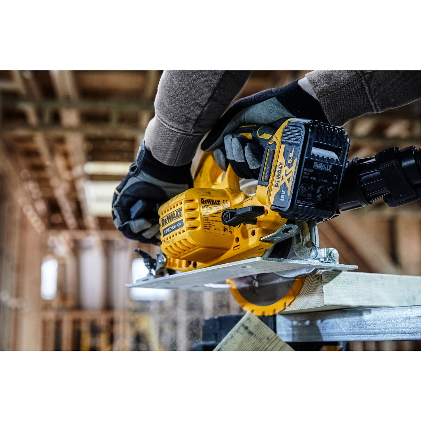 DEWALT DCS570N-XJ 18V XR Brushless 184mm Circular Saw - Bare Battery