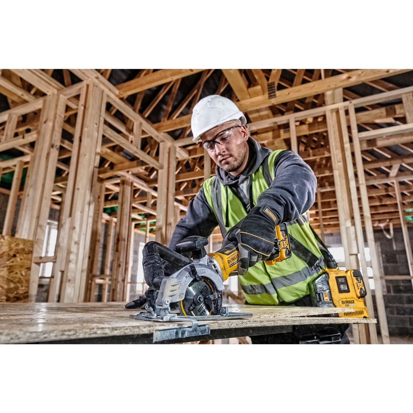 DEWALT DCS571NT-XJ 18V XR Brushless 115mm Compact Circular Saw - Bare Unit