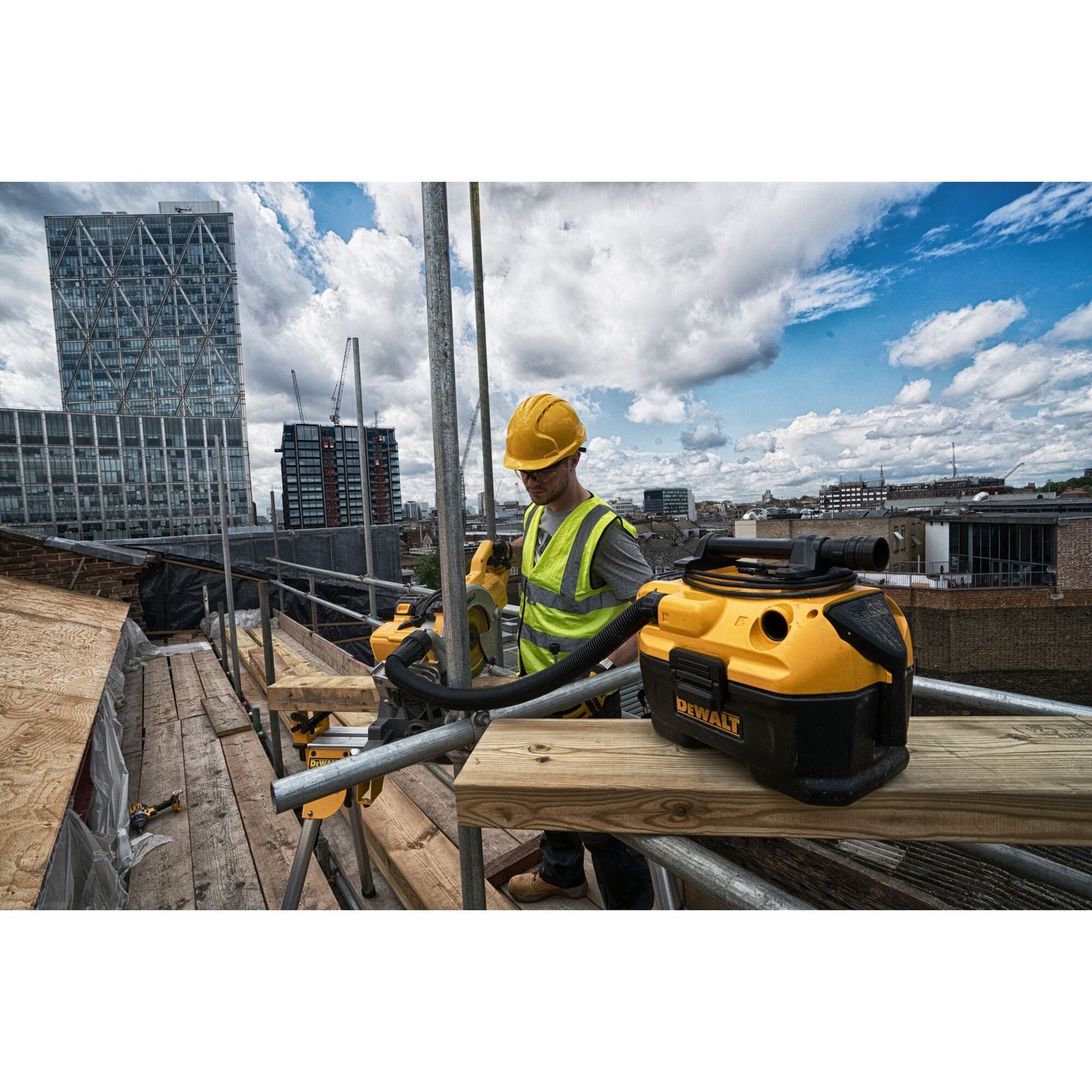DEWALT DCV584L-QW Aspirador sólidos y líquidos XR 18V-14,4V Li-Ion Clase L sin cargador/batería