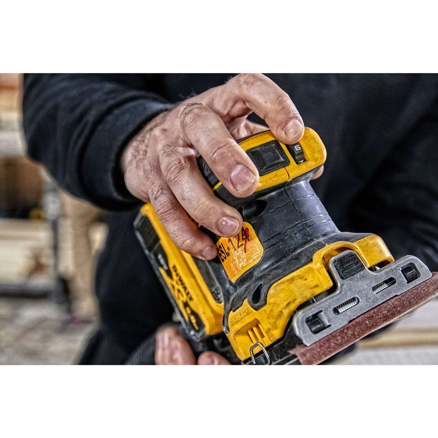DEWALT DCW200NT-XJ Levigatrice orbitale 1/4 di foglio Brushless 18V, senza batterie e cariabatterie