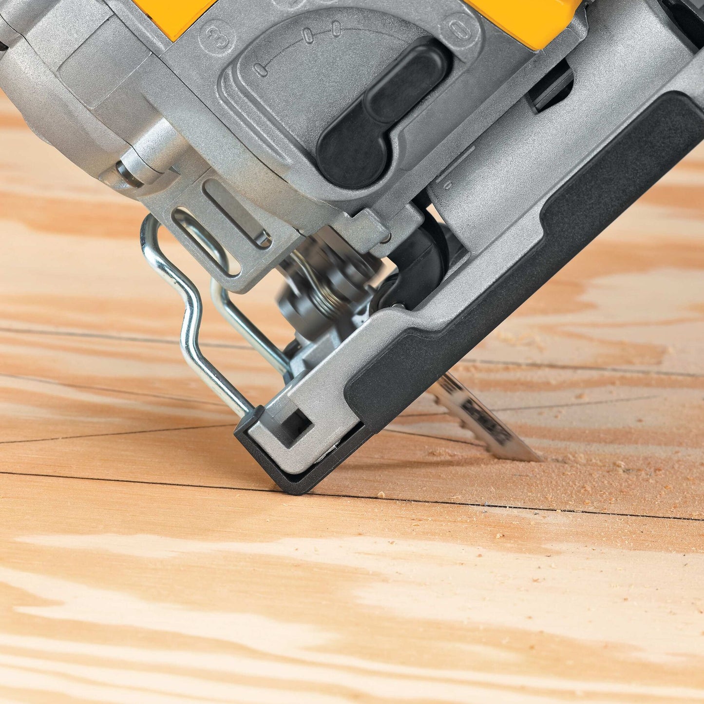DEWALT DW331KT-QS Seghetto alternativo impugnatura staffa 701W