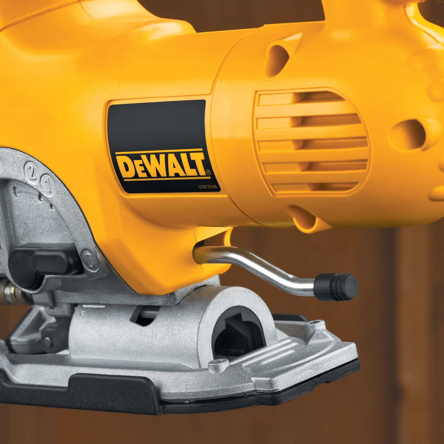 DEWALT DW331KT-QS Seghetto alternativo impugnatura staffa 701W