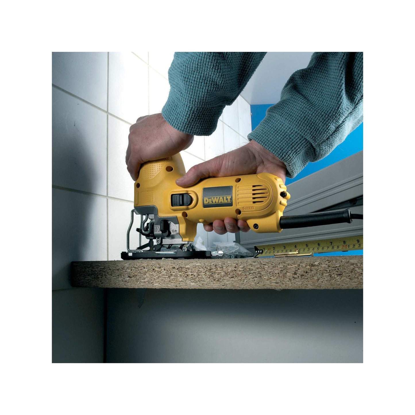 DEWALT DW343K-QS Seghetto alternativo 550W - Impugnatura sul corpo