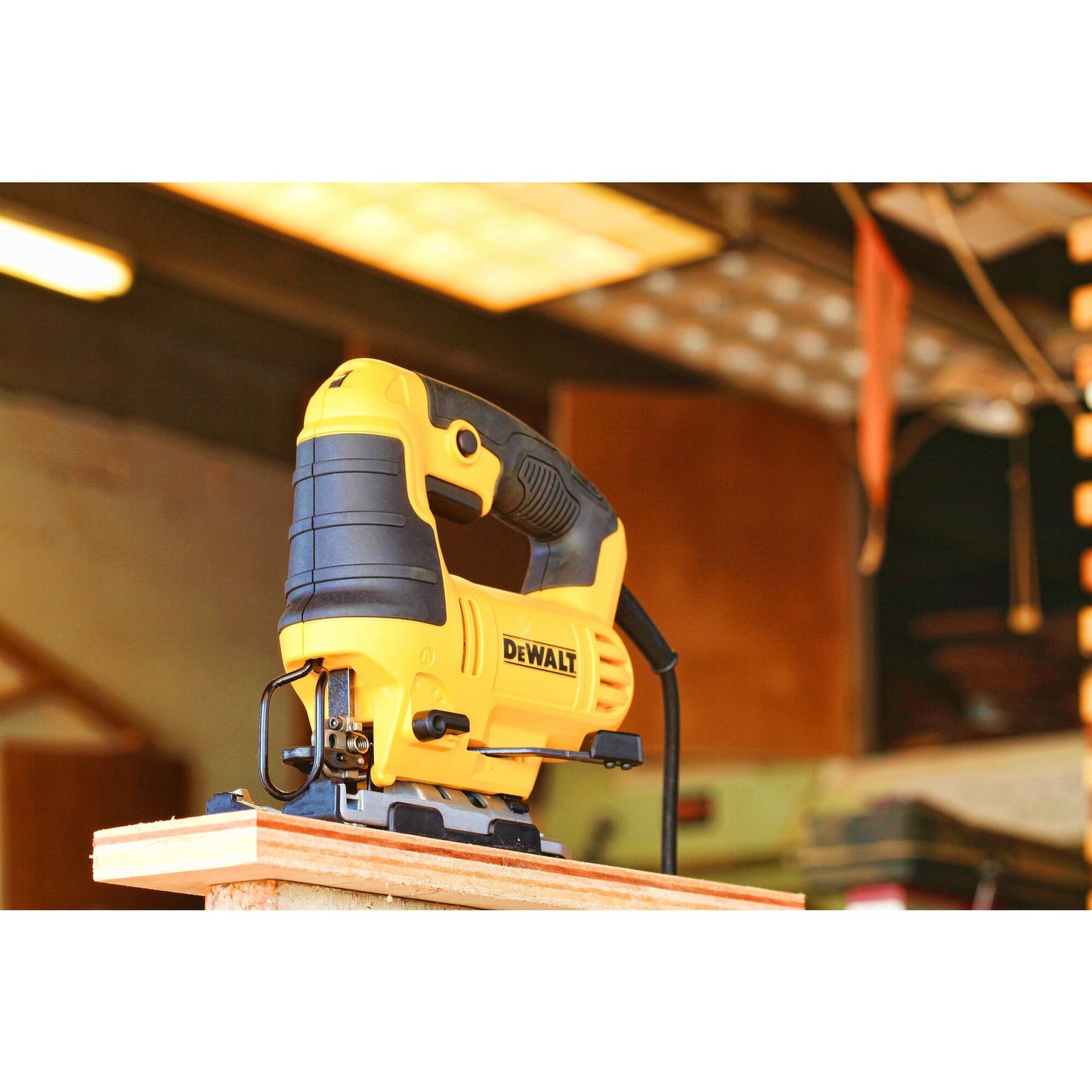 DEWALT DWE349-QS Seghetto alternativo impugnatura a staffa 650W