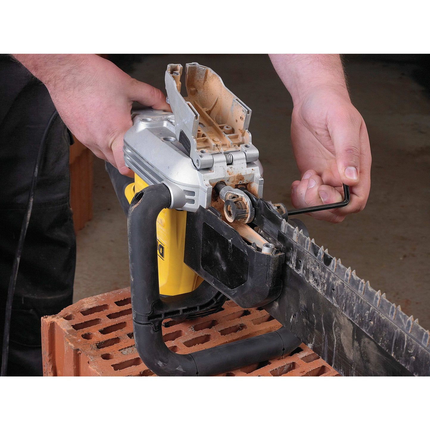 DEWALT DWE398-QS 1700W Alligator Power Saw