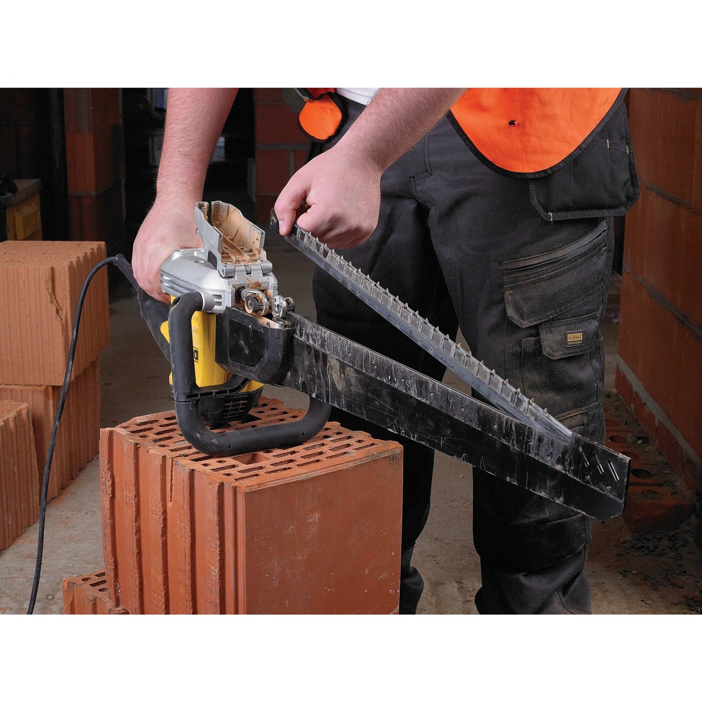 DEWALT DWE398-QS 1700W Alligator Power Saw