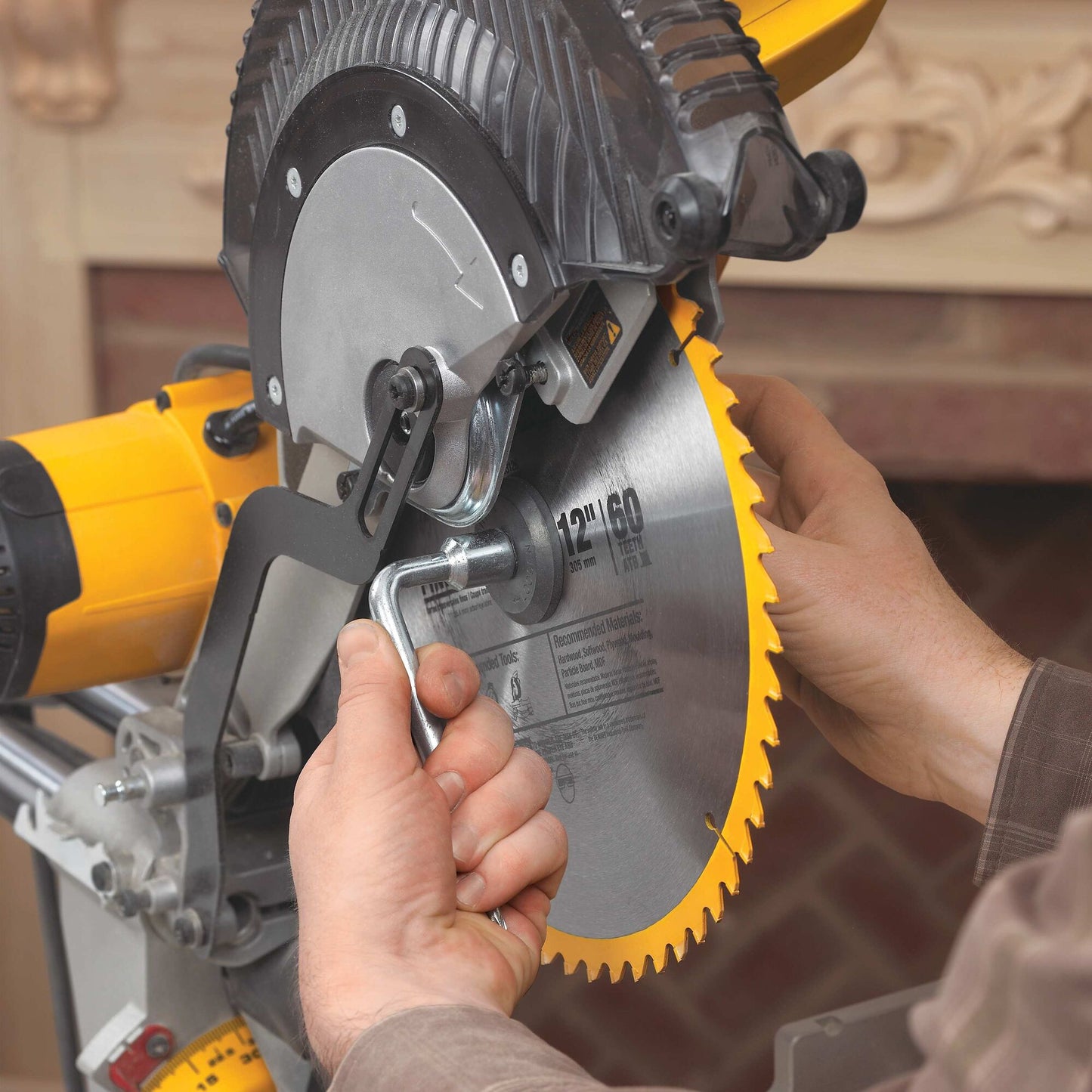 DEWALT DWS780-QS Troncatrice radiale 305mm 1675w + Sistema tracciatura XPS