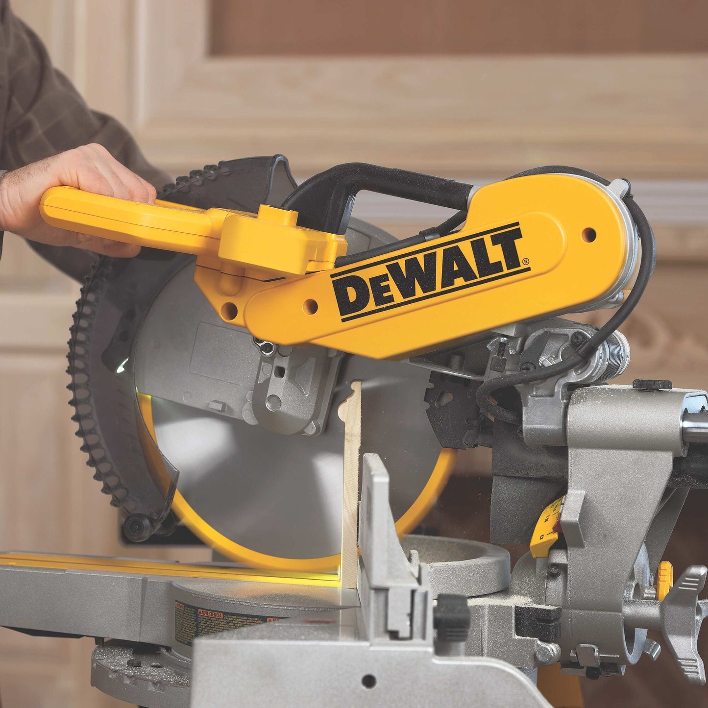 DEWALT DWS780-QS Troncatrice radiale 305mm 1675w + Sistema tracciatura XPS