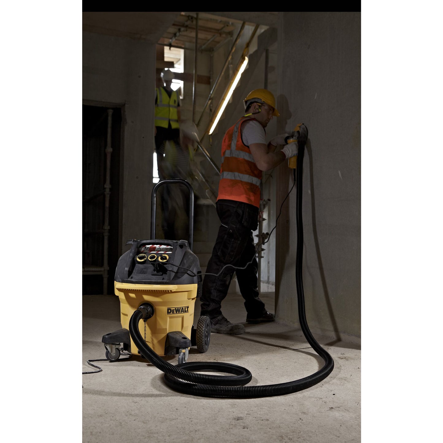 DEWALT DWV902M-QS Aspiratore solidi/liquidi Lt.38 1400W classe M
