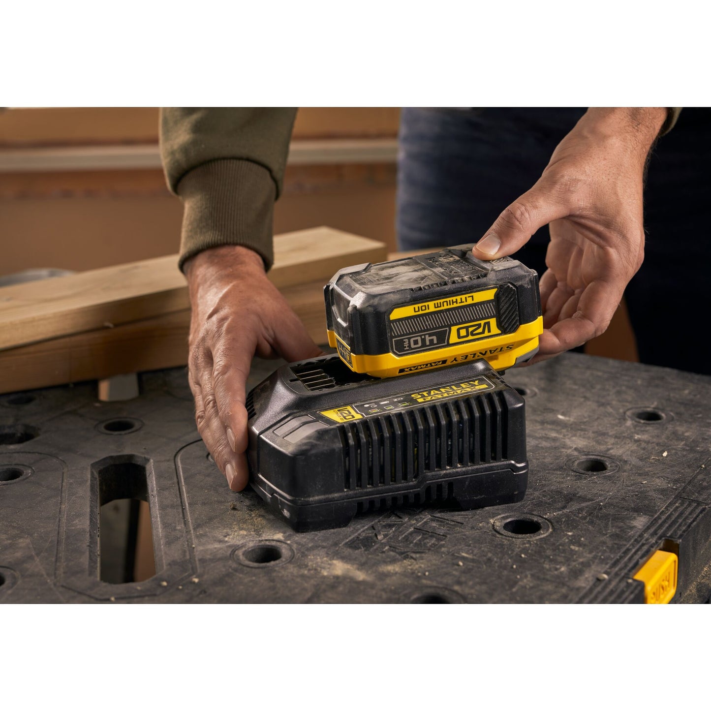 STANLEY FATMAX SFMCB14M1-QW V20 Starter Kit with 2 x 4.0Ah Lithium Ion Batteries + Charger