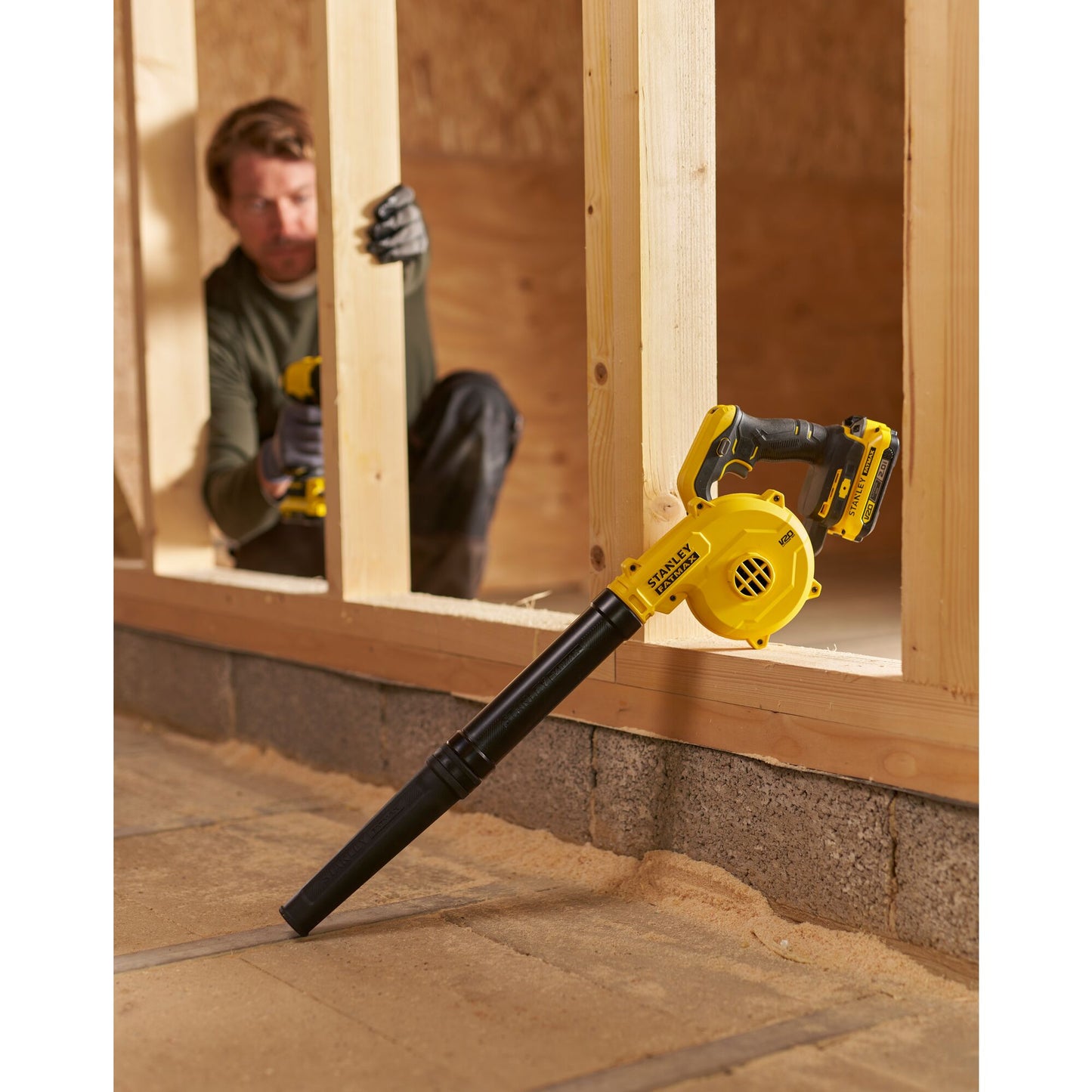 STANLEY FATMAX SFMCBL01B-XJ Soplador compacto V20, sin baterías ni cargador
