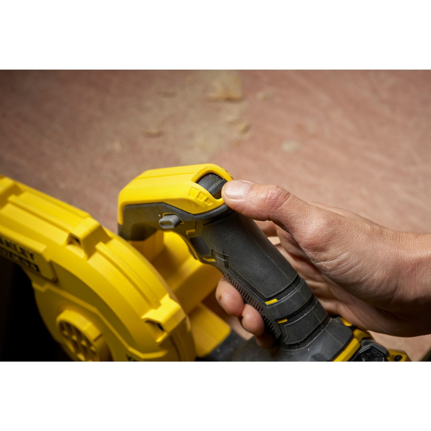 STANLEY FATMAX SFMCBL01B-XJ Soplador compacto V20, sin baterías ni cargador