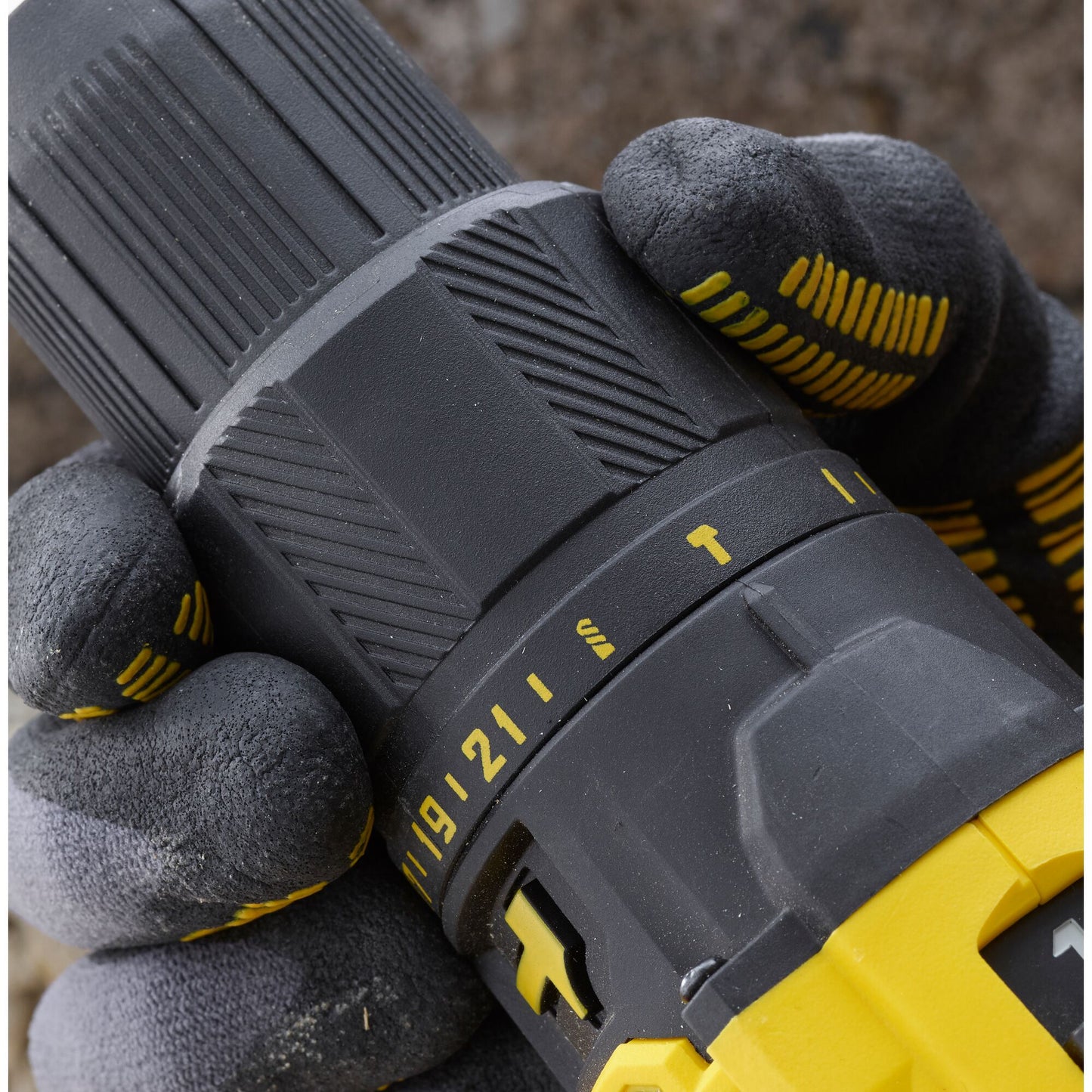 STANLEY FATMAX SFMCD711D22-QW Trapano avvitatore a percussione V20, 2 batterie 18V - 2Ah
