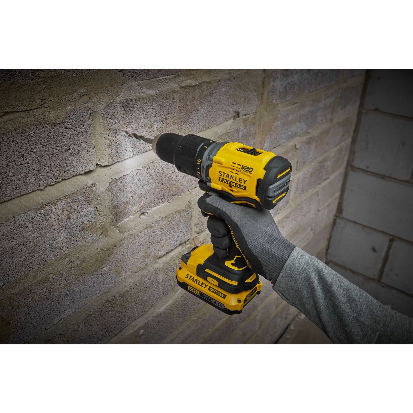 STANLEY FATMAX SFMCD715D2K-QW Trapano avvitatore a percussione brushless V20. 2 batterie 18V 2Ah