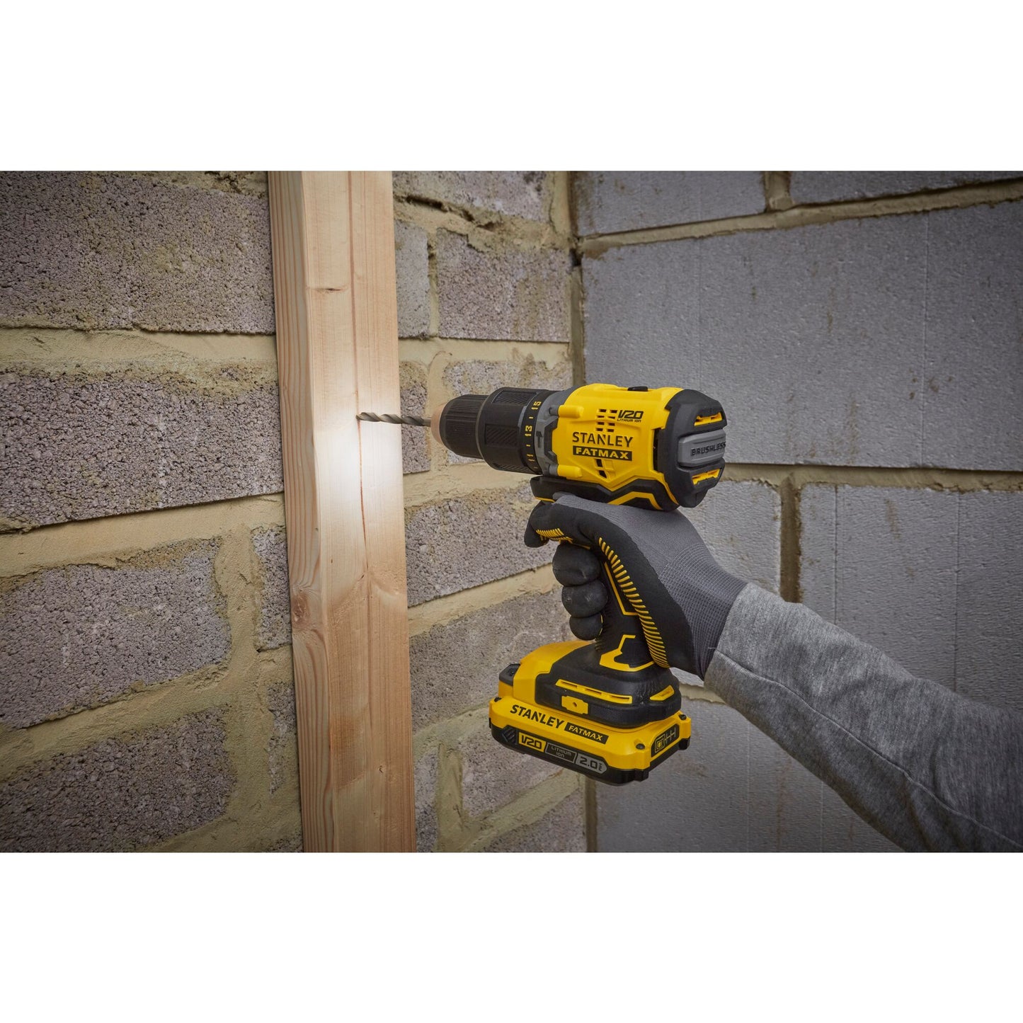 STANLEY FATMAX SFMCD715D2K-QW Trapano avvitatore a percussione brushless V20. 2 batterie 18V 2Ah