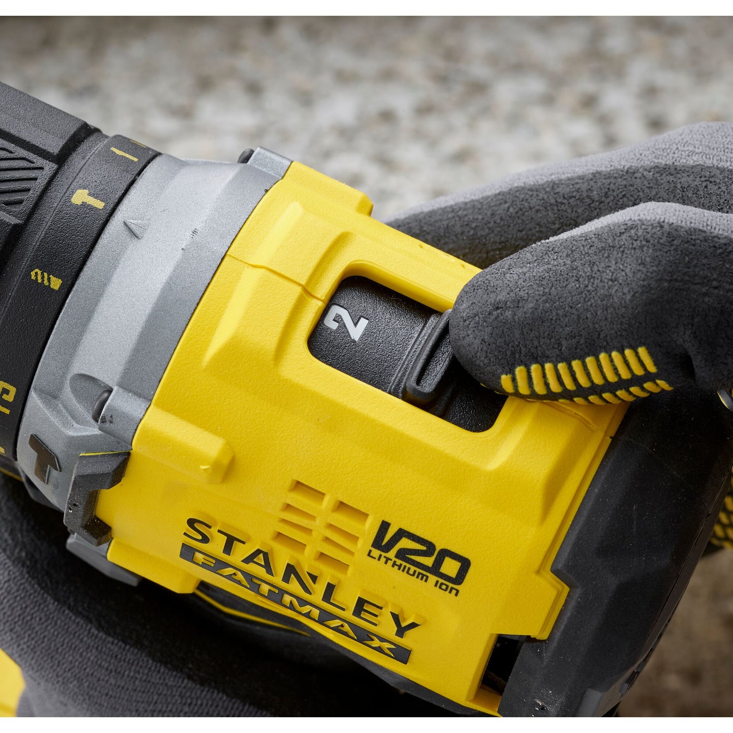 STANLEY FATMAX SFMCD715D2K-QW Trapano avvitatore a percussione brushless V20. 2 batterie 18V 2Ah