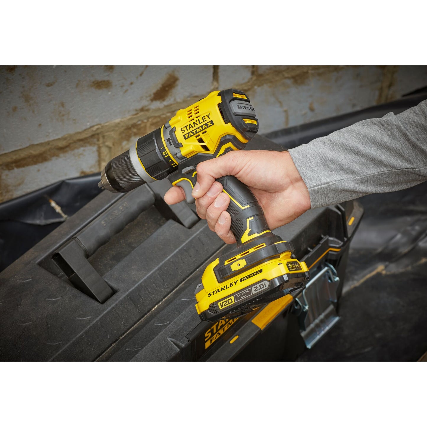 STANLEY FATMAX SFMCD721D2K-QW Trapano avvitatore a percussione brushless V20, 2 batterie 18V 2Ah