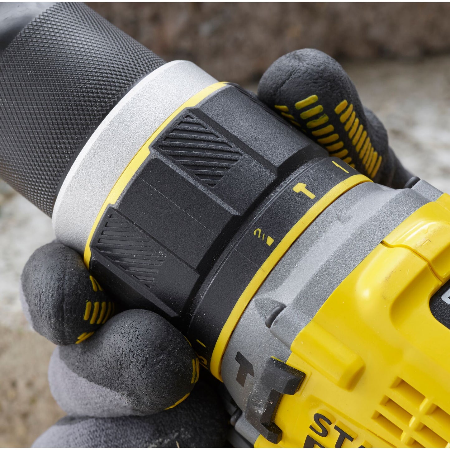 STANLEY FATMAX SFMCD721D2K-QW Trapano avvitatore a percussione brushless V20, 2 batterie 18V 2Ah