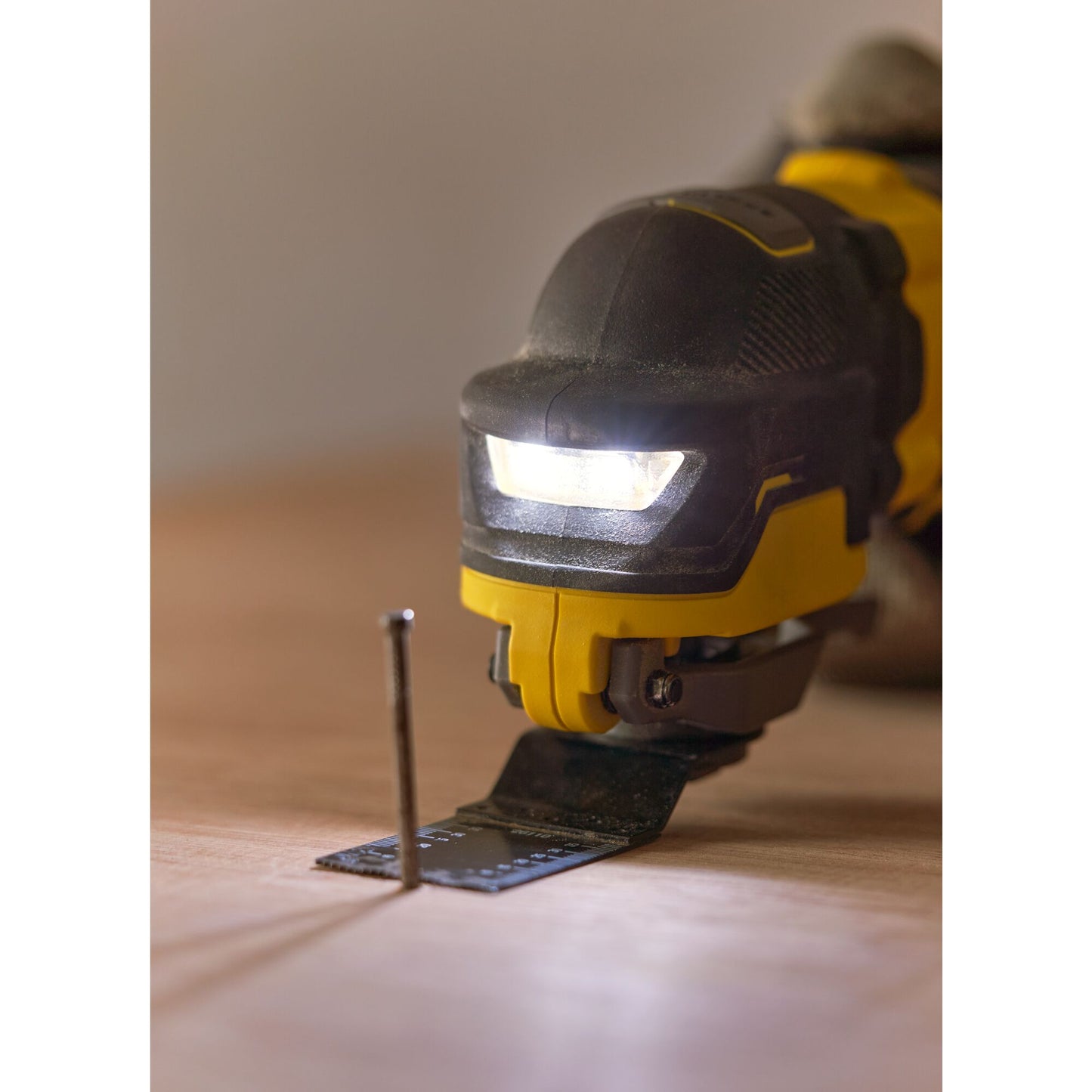 STANLEY FATMAX SFMCE510B-XJ Utensile multifunzione brushless V20, senza batteria e caricabatteria