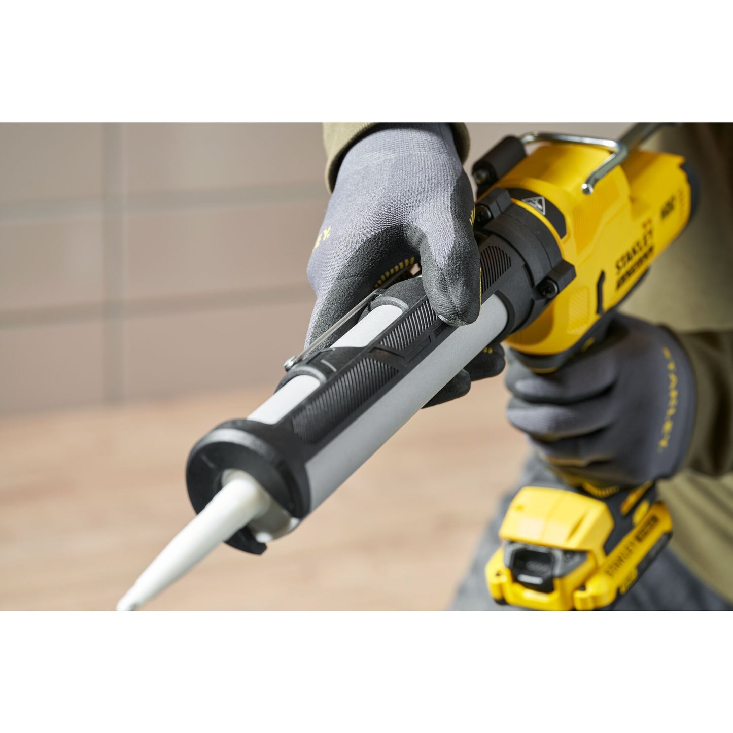 STANLEY FATMAX SFMCE600B-XJ Pistola per silicone V20, senza batterie e caricabatteria