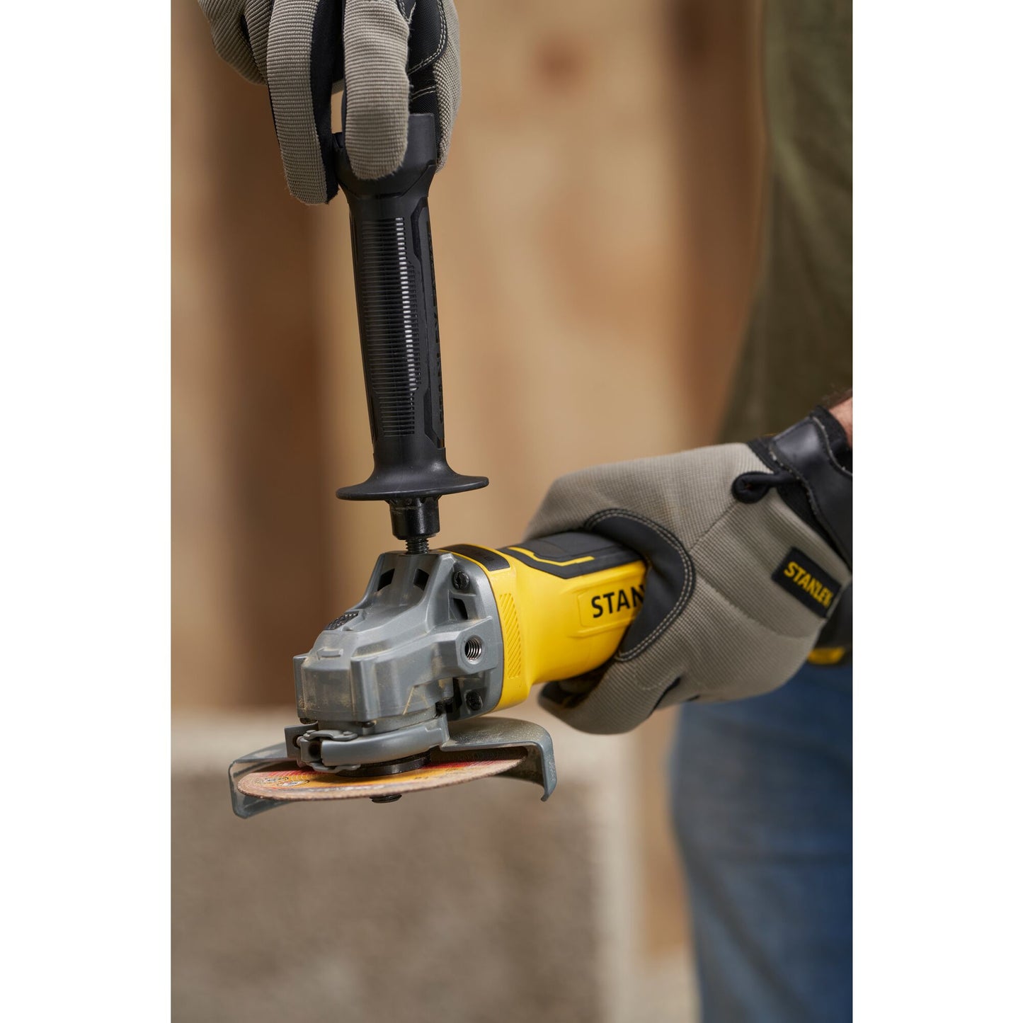 STANLEY FATMAX SFMCG700B-XJ Smerigliatrice angolare brushless V20, senza batterie e caricabatteria