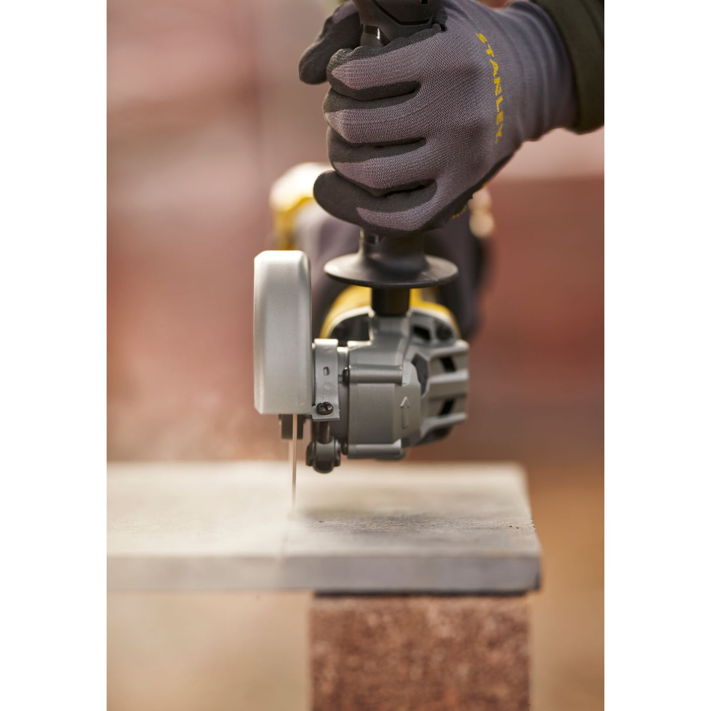 STANLEY FATMAX SFMCG700B-XJ Smerigliatrice angolare brushless V20, senza batterie e caricabatteria