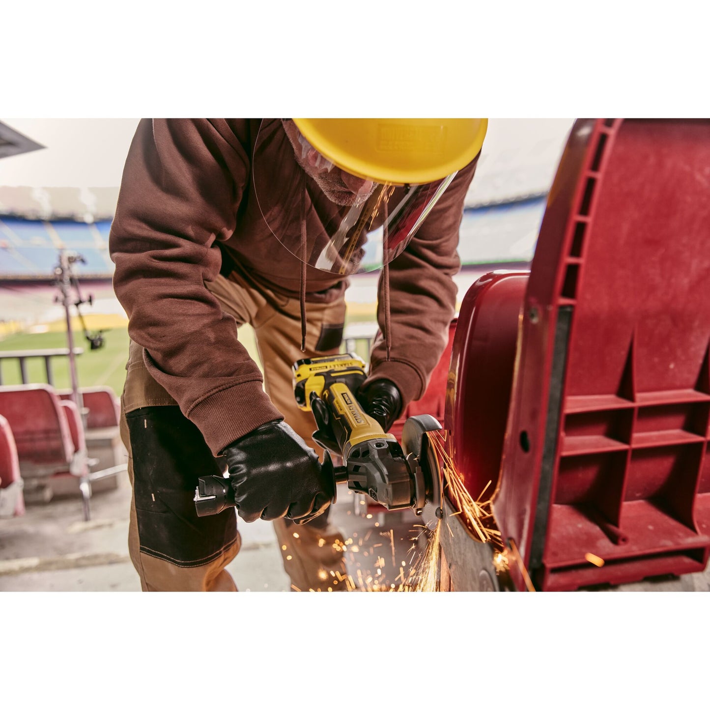 STANLEY FATMAX SFMCG700M2K-QW V20 Cordless Brushless 125mm Angle Grinder with 2 x 4.0Ah Lithium Ion Batteries and Kit Box