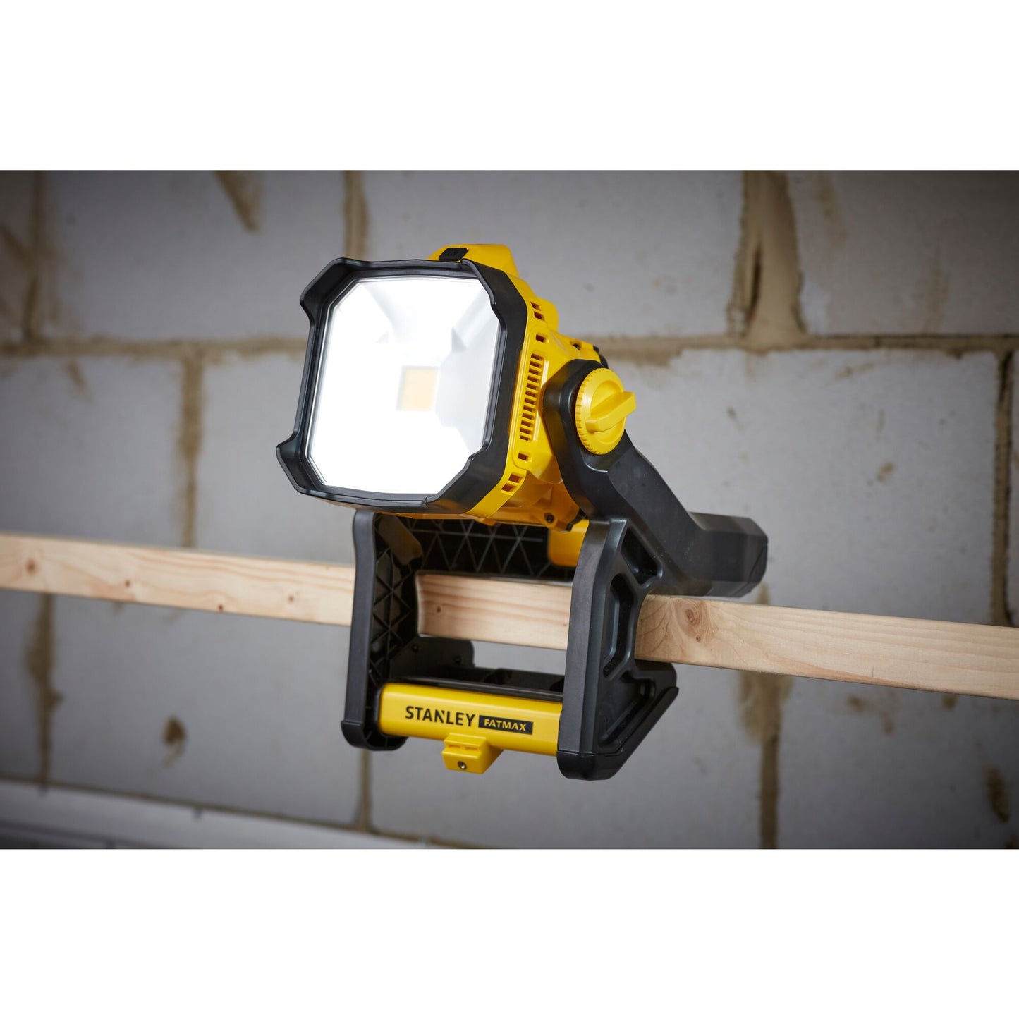 STANLEY FATMAX SFMCL030B-XJ Luz de área V20, sin pilas ni cargador